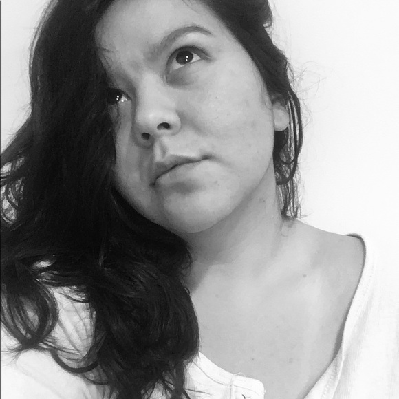 Meet your Posher, Emi - Picture 2 of 4